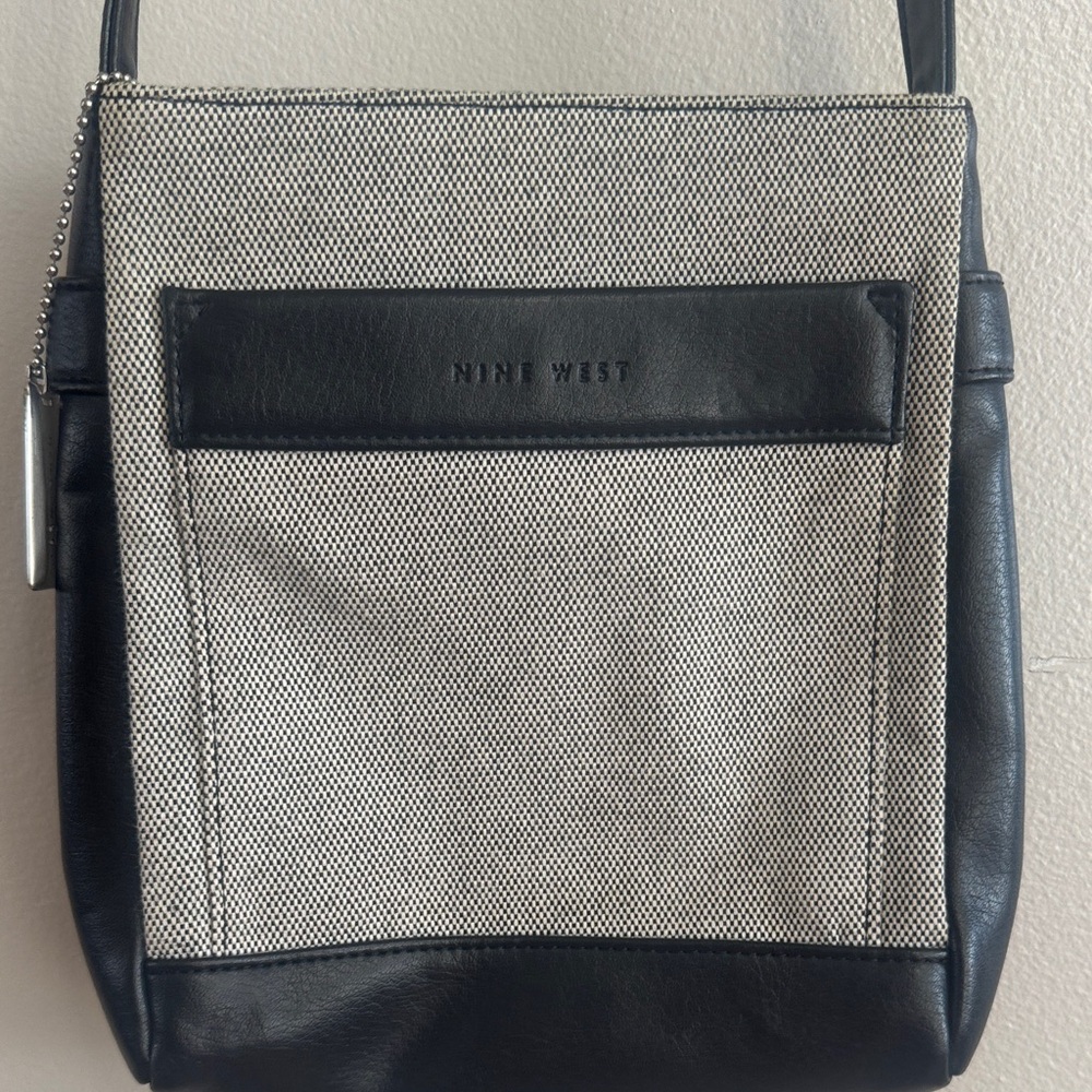 Nine West Black and White purse sophisticated style.